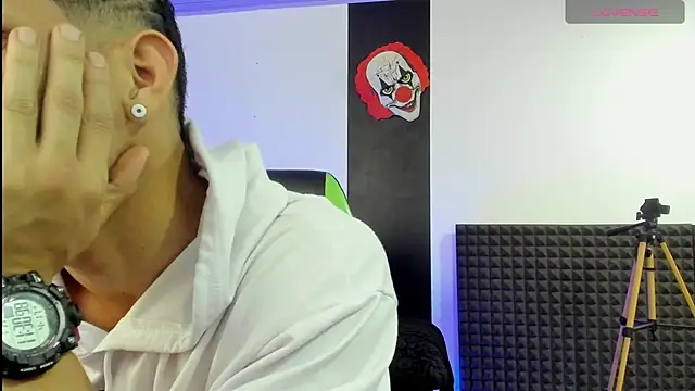 jhonnysnow17 online show from January 2025 04:26:01 AM