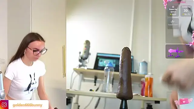 Snapshot of Miss69Ri99 chatting on January 2025 08:37:02 PM Miss69Ri99 online show from January 2025 08:37:02 PM