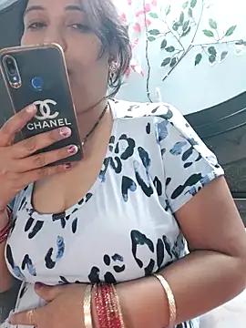 Poojabhabi101 online show from November 2025 05:36:02 PM