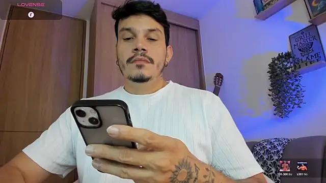 Snapshot of alejandro_stark chatting on July 2026 10:28:02 AM alejandro stark online show from July 2026 10:28:02 AM