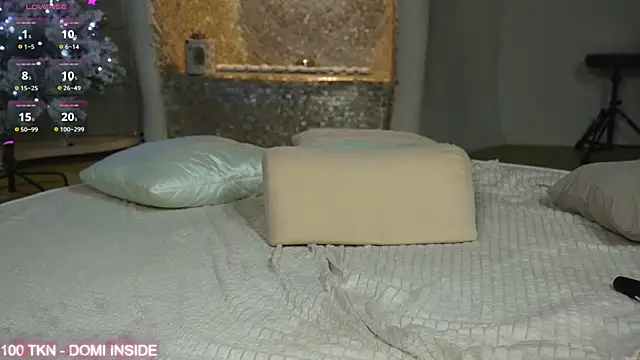 Snapshot of LanaLee chatting on January 2025 12:45:01 AM LanaLee online show from January 2025 12:45:01 AM