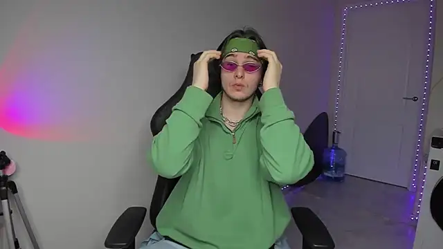 Vincent Strong online show from December 2024 07:54:01 AM