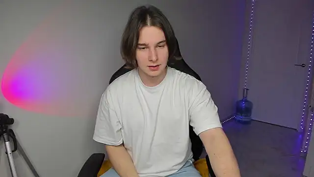 Vincent Strong online show from December 2024 01:38:02 PM