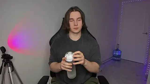 Vincent Strong online show from January 2025 02:13:01 PM