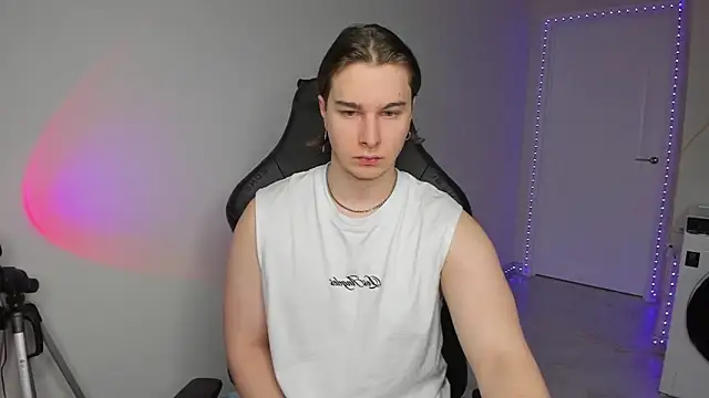 Vincent Strong online show from February 2025 07:40:01 AM