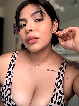 GigiiStone online show from September 2025 06:08:01 PM