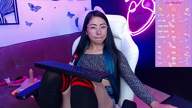 Snapshot of demyanderson_ chatting on January 2025 03:37:02 AM demyanderson online show from January 2025 03:37:02 AM