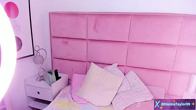 Snapshot of HannaTaylor chatting on December 2024 05:50:01 AM HannaTaylor online show from December 2024 05:50:01 AM