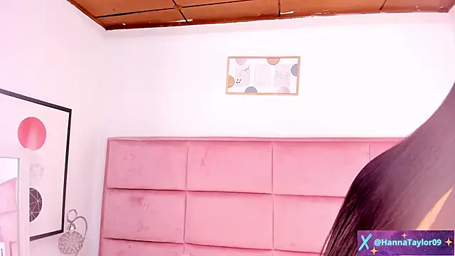 Snapshot of HannaTaylor chatting on December 2024 08:56:01 AM HannaTaylor online show from December 2024 08:56:01 AM