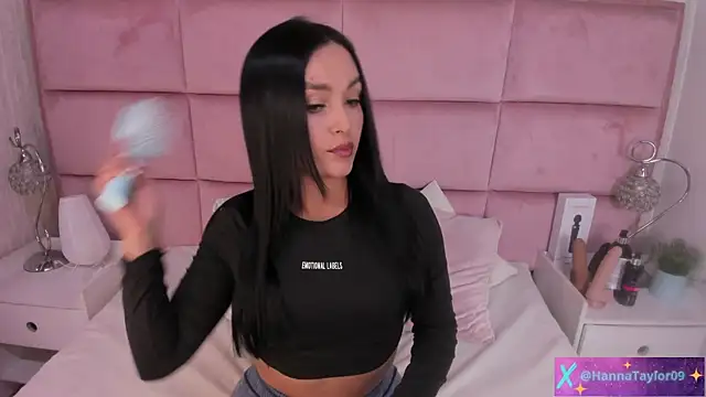 Snapshot of HannaTaylor chatting on October 2025 03:04:02 AM HannaTaylor online show from October 2025 03:04:02 AM