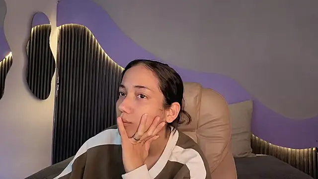 hot little bunny online show from February 2026 09:46:01 PM