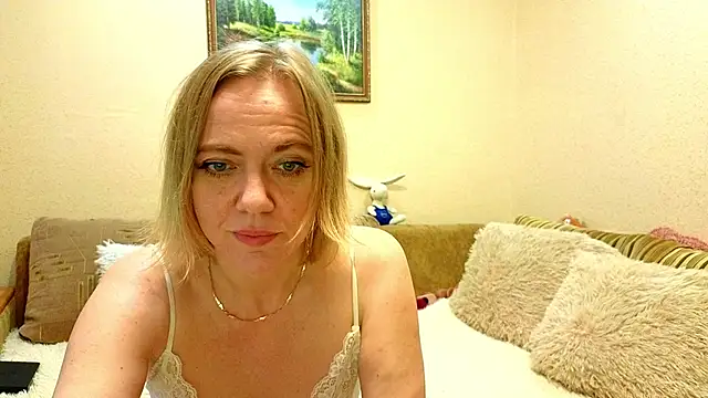 YourQueenX online show from June 2026 04:35:02 AM