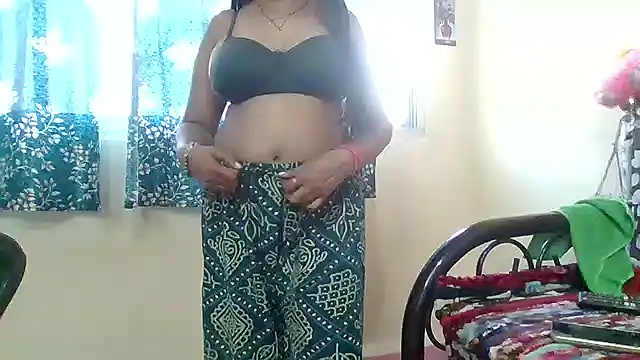 Snapshot of NautyBabe chatting on November 2025 09:28:02 AM NautyBabe online show from November 2025 09:28:02 AM