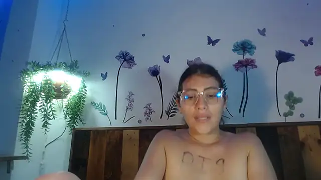 DaMikaela  online show from March 2025 10:43:01 PM