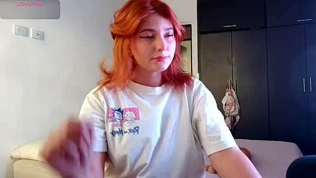 Snapshot of Ania_jones chatting on November 2025 09:19:02 PM Ania jones online show from November 2025 09:19:02 PM