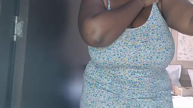 LiraRusso online show from October 2025 04:25:02 PM