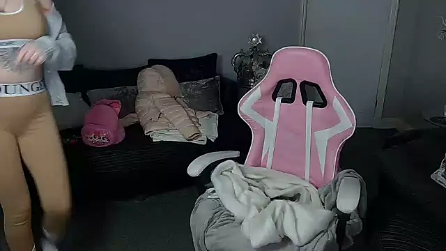 Snapshot of Red_firesquirt chatting on December 2024 02:38:02 PM Red firesquirt online show from December 2024 02:38:02 PM