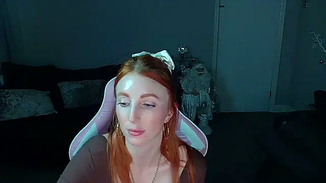 Snapshot of Red_firesquirt chatting on December 2024 09:40:02 PM Red firesquirt online show from December 2024 09:40:02 PM