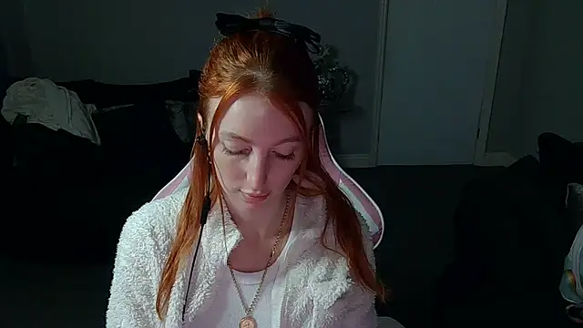 Snapshot of Red_firesquirt chatting on January 2025 03:57:02 PM Red firesquirt online show from January 2025 03:57:02 PM