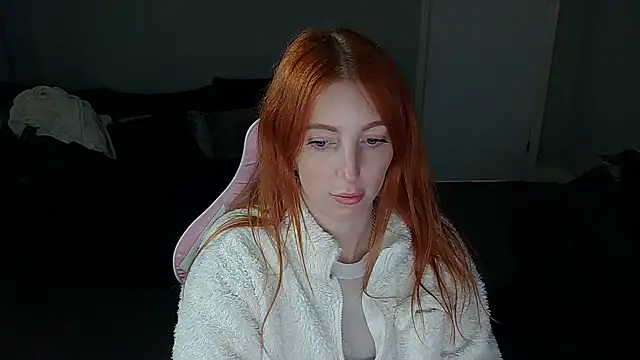 Snapshot of Red_firesquirt chatting on January 2025 02:35:01 PM Red firesquirt online show from January 2025 02:35:01 PM