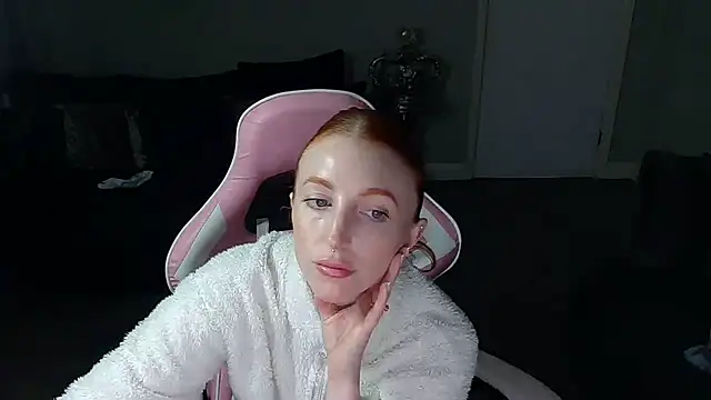 Snapshot of Red_firesquirt chatting on February 2025 02:43:01 PM Red firesquirt online show from February 2025 02:43:01 PM