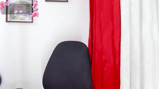 Snapshot of Victoria_Caruso chatting on December 2024 11:25:02 PM Victoria Caruso online show from December 2024 11:25:02 PM