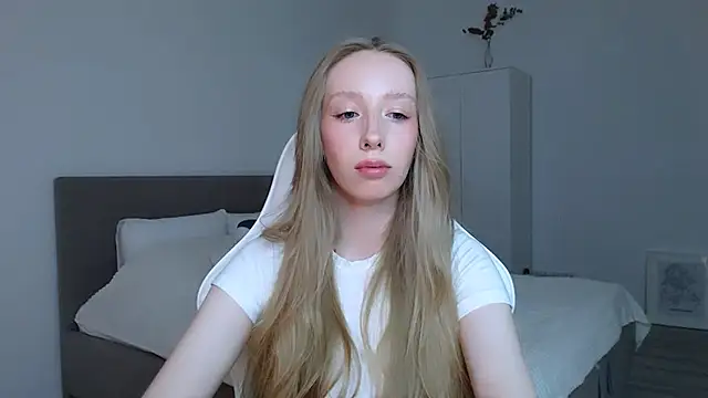 Luna insniity online show from October 2025 08:38:01 PM