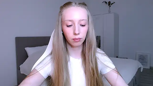 Luna insniity online show from January 2026 08:03:01 PM