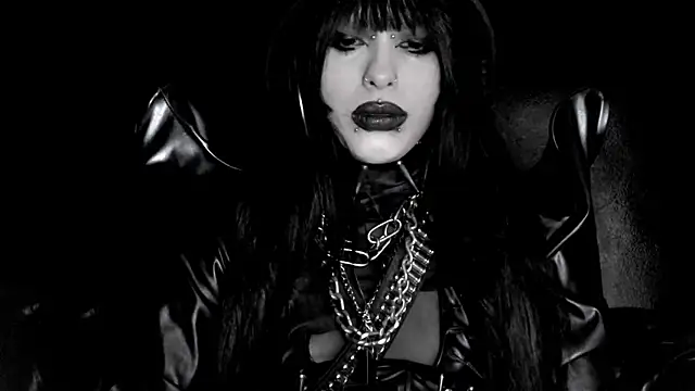 Snapshot of XXIOUX chatting on May 2026 12:34:02 PM XXIOUX online show from May 2026 12:34:02 PM