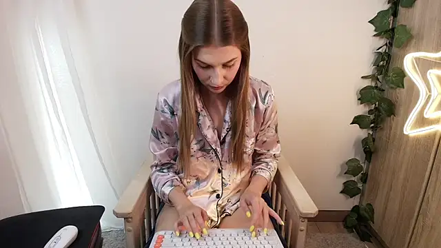 Snapshot of Miss_Christine_Cardo chatting on May 2026 06:48:01 PM Miss Christine Cardo online show from May 2026 06:48:01 PM