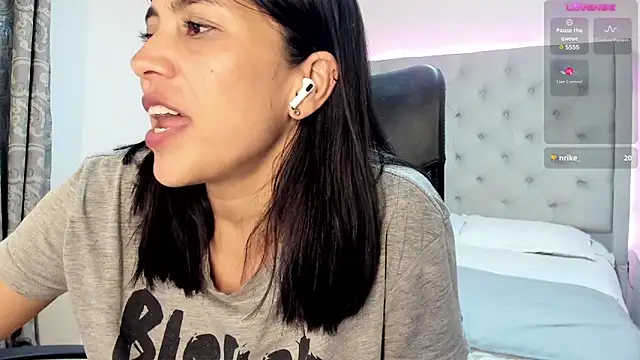 andykiuty online show from December 2024 06:12:02 PM