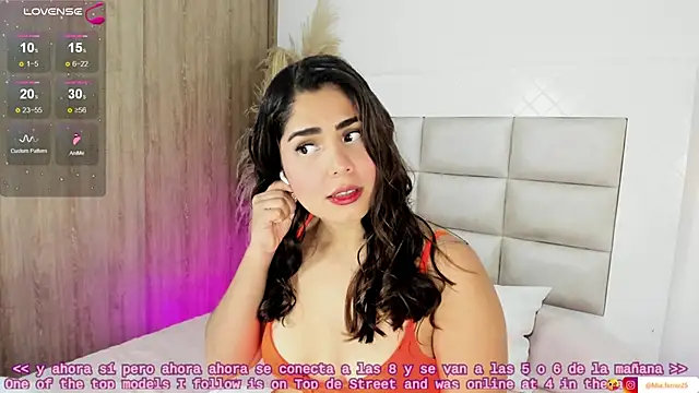 Snapshot of Goddess_mia2 chatting on October 2025 10:54:02 PM Goddess mia2 online show from October 2025 10:54:02 PM