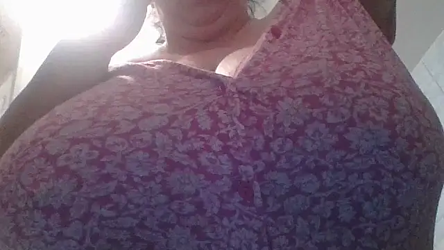 Nataliesbestjuggs online show from September 2025 02:11:02 PM