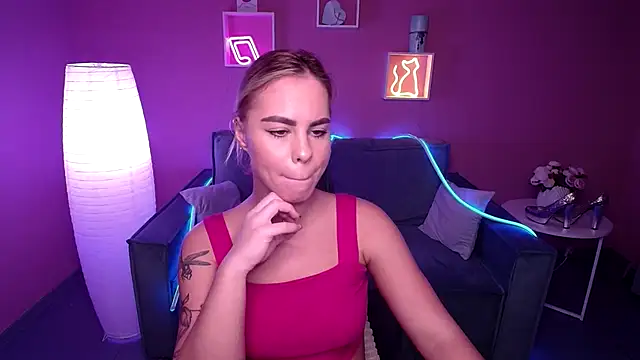 Snapshot of RikaRaily chatting on December 2024 08:49:01 AM RikaRaily online show from December 2024 08:49:01 AM