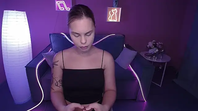 Snapshot of RikaRaily chatting on December 2024 05:40:01 AM RikaRaily online show from December 2024 05:40:01 AM