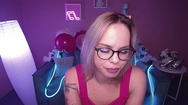 Snapshot of RikaRaily chatting on December 2024 10:34:01 AM RikaRaily online show from December 2024 10:34:01 AM