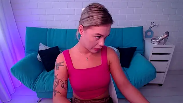 Snapshot of RikaRaily chatting on September 2025 06:48:02 AM RikaRaily online show from September 2025 06:48:02 AM