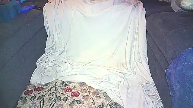 Snapshot of G__u__y chatting on November 2025 05:06:02 PM G u y online show from November 2025 05:06:02 PM