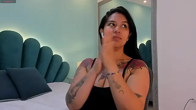 sharlott18 online show from April 2026 12:39:01 PM