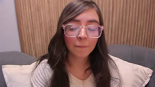 Snapshot of Eva_Macalliter chatting on December 2024 03:25:01 AM Eva Macalliter online show from December 2024 03:25:01 AM