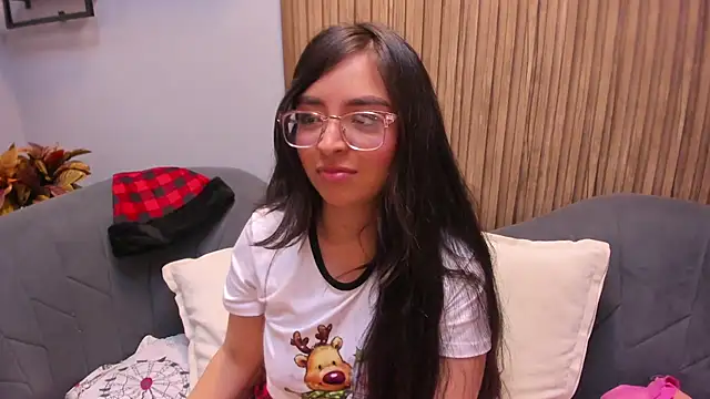 Snapshot of Eva_Macalliter chatting on December 2024 04:00:02 AM Eva Macalliter online show from December 2024 04:00:02 AM