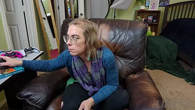 Snapshot of Linzy_19 chatting on January 2025 03:58:01 AM Linzy 19 online show from January 2025 03:58:01 AM