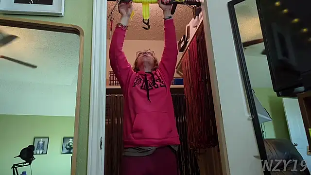 Snapshot of Linzy_19 chatting on January 2025 08:42:01 PM Linzy 19 online show from January 2025 08:42:01 PM