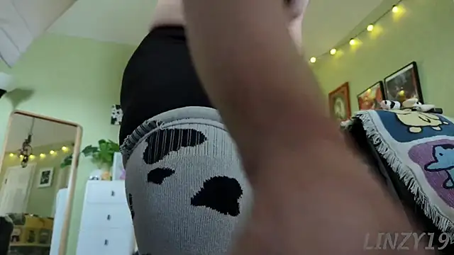 Snapshot of Linzy_19 chatting on February 2025 07:02:01 PM Linzy 19 online show from February 2025 07:02:01 PM