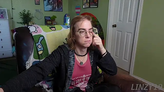 Snapshot of Linzy_19 chatting on February 2025 02:53:01 PM Linzy 19 online show from February 2025 02:53:01 PM