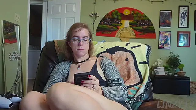 Snapshot of Linzy_19 chatting on September 2025 02:21:01 PM Linzy 19 online show from September 2025 02:21:01 PM