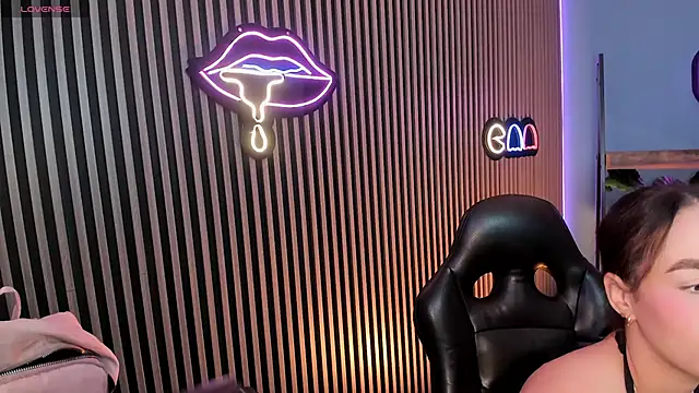 emily roberts1 online show from December 2025 04:44:02 AM