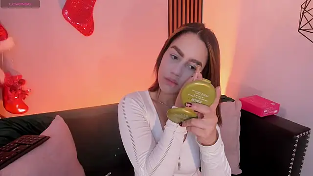 emily roberts1 online show from December 2025 05:05:01 AM