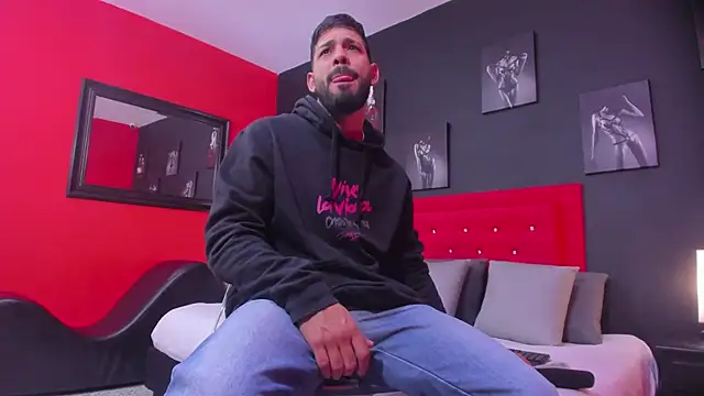 Snapshot of Thiagogomez chatting on December 2025 12:33:02 PM Thiagogomez online show from December 2025 12:33:02 PM