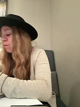 Snapshot of Bigbuttbrooklynn chatting on November 2025 05:05:02 PM Bigbuttbrooklynn online show from November 2025 05:05:02 PM